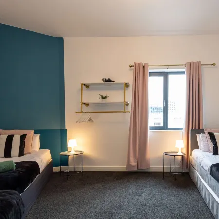 Spacious 2 bed apt Near Media City and Old Trafford