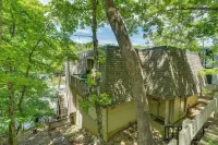Margaritaville Cabin: Private Dock & Resort Access - 3-Star