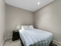 2-Bed City Retreat with Gym and Pool Access