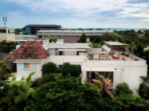 Hola Seminyak Hotels near Laksmana