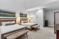 NEWHOUSE MANSION DALLAS TOP 10 Vacation Rental  POOL and SPA3 Acres Of Land