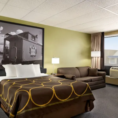 Super 8 by Wyndham Hearst on Hotels in Cochrane District