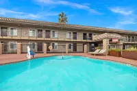 Econo Lodge Inn & Suites Escondido Downtown - WiFi