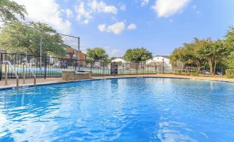  Landing Furnished Apartments - DeSoto