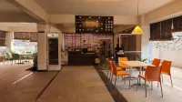 Mahim-Luxury apartment with Free Parking Wi-Fi AC