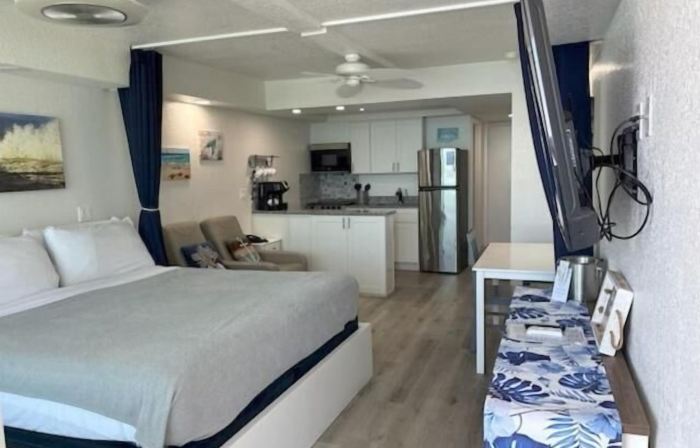 Georgian Inn Beach Club