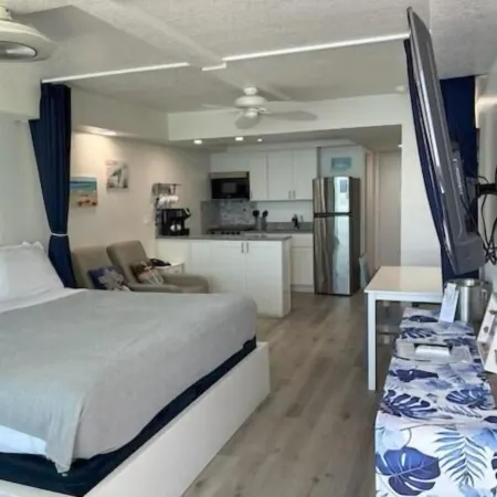 Georgian Inn Beach Club