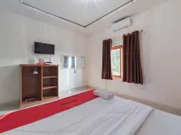 RedDoorz Near Ciletuh Sukabumi Hotels in Ciemas
