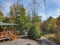 View! Cozy, Private, Fireplace, Hot Tub Log Cabin, Honeymoon!