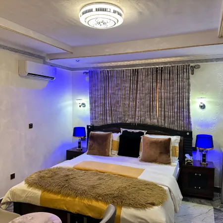 Tobby Royal Suites