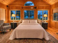 Peaceful Lake Nowland Cottage Retreat in Charlevoix