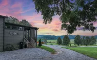 Million Dollar View with Cedar Sauna, Hot Tub and Cold Plunge Tub