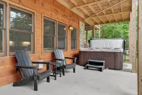 Luxury Mineral Bluff Cabin with Deck and Hot Tub! - parking
