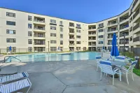 Summer Winds Resort Condo w/ Ocean Views! - Strand