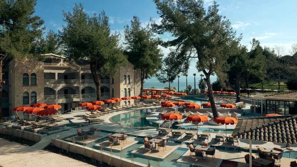 Zeus Eleva Kassandra Lagoon