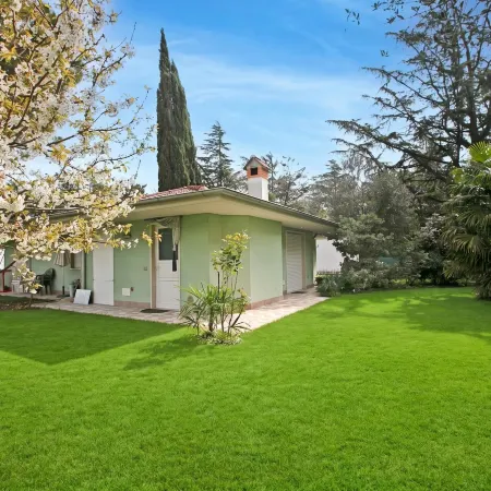 Sara’s Garden Home - Happy Rentals