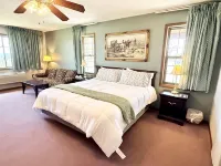 Horseshoe Bay Lodge - parking