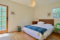 Fully remodeled charming 2Bed+ 2Bath Bungalow in iconic Venice Beach.