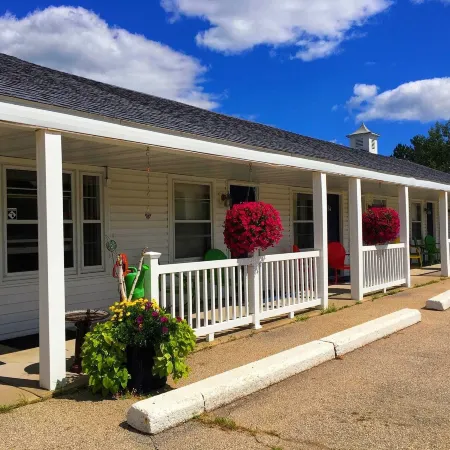 Hillcrest Inn & Motel