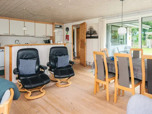 6 person holiday home in Glesborg-By Traum - Kylpyammeita