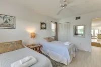 Covered Deck & Bay Views: Bradenton Beach Abode! - Beach