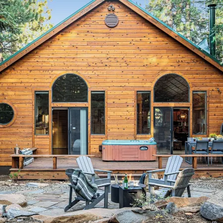 Cherrywood Gorgeous Cottage Surrounded by Pine Trees w/ Hot Tub