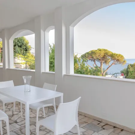 Lilium Gaeta Apartment by Mamo Florence