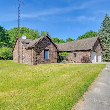 Wooded Applegate Retreat w/ Private Trail Access