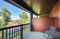 Cozy Livingston Condo w/ Balcony & Mtn View! - Parking
