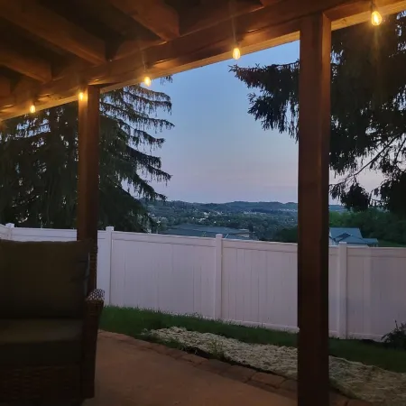 Charming retro house on University Ave, walking distance from WVU Stadium.
