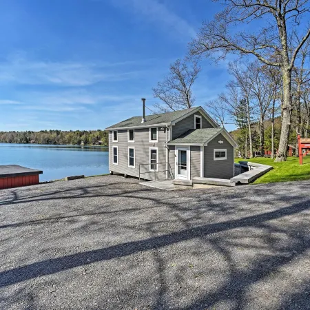 BBQ Ready: Lakeside Milford Home w/ Paddleboat