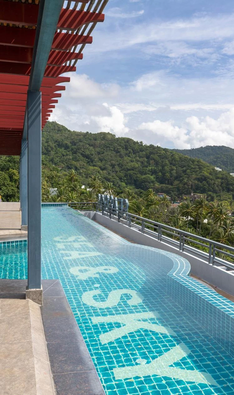 รูปภาพของTop floor sea view apartment in Karon