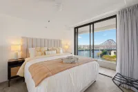 City Oasis! 2Bed-1Bath-1Car-VIEWS - Jacuzzi