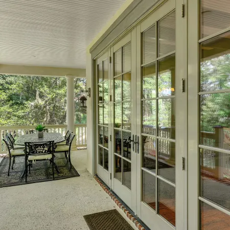 5 Mi to Old Town Bluffton: Cottage w/ Patio