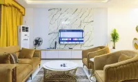 Luxurious Abuja Apartment With Modern Amenities - balcony