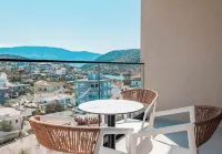 Ksamil Central Park Hotel - Bergblick