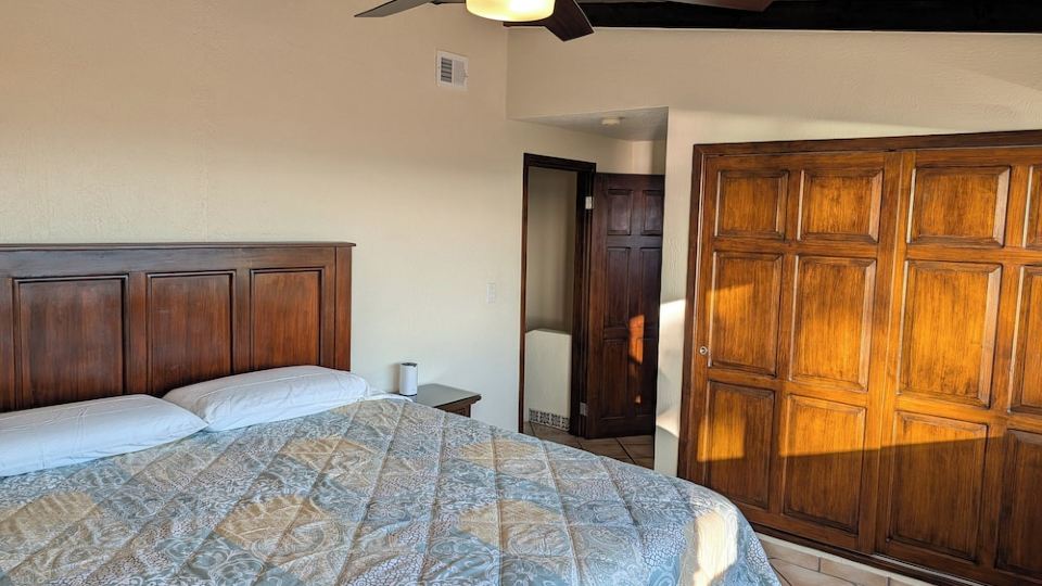 Cozy condo 2 minutes from the beach at a tennis resort gated community