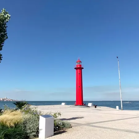 Charming 2-Bedroom Apartment in Almada, Near Lisbon
