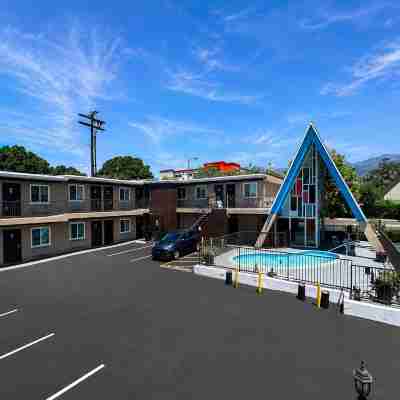 La Casa Inn Hotel Exterior