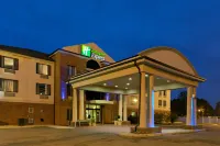 Holiday Inn Express & Suites Sylacauga by IHG - parking