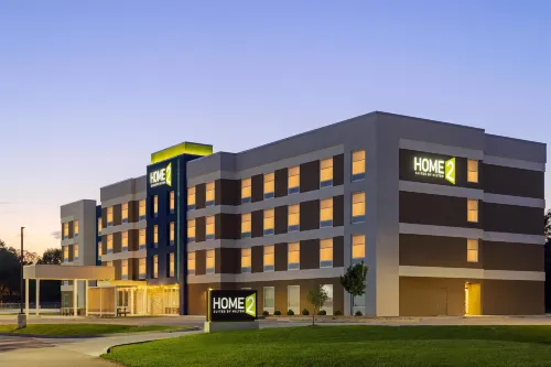 Home2 Suites by Hilton Springfield - مسبح