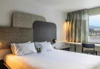 B&B HOTEL Lourdes Centre Gare 3 étoiles - parking