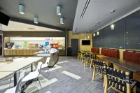 Tru by Hilton Sumter - Desayuno