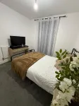 2 Bedroom Apartment with Balcony, Double Bed & Single Bed in living Room - 2 ดาว