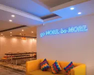 goSTOPS PLUS Gurugram, Golf Course Ext. - Nhà nghỉ