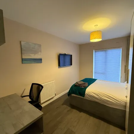 Modern Egham Retreat for Four