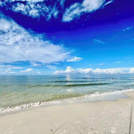 The Sea Pony Gulf Views, King Suites & Walk to Beach in Mexico Beach Florida