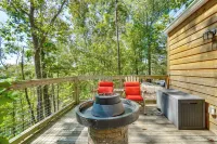 Fire Pit & Lake Views! Wood Creek Lake Cabin - 3-Star