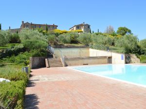 Apartment with Private Garden in Tuscany