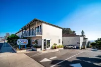 Crescent Bay Inn